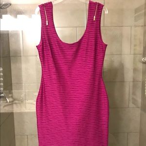 GUESS Magenta Sleeveless Dress Gold Zipper Detail Silky Ribbed Texture BodyCon